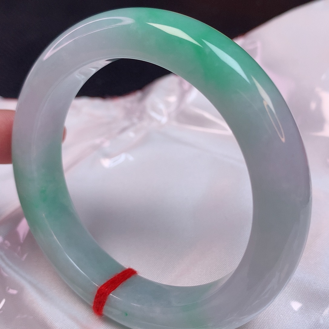 翡翠手镯未镶嵌57+ 翡翠手镯