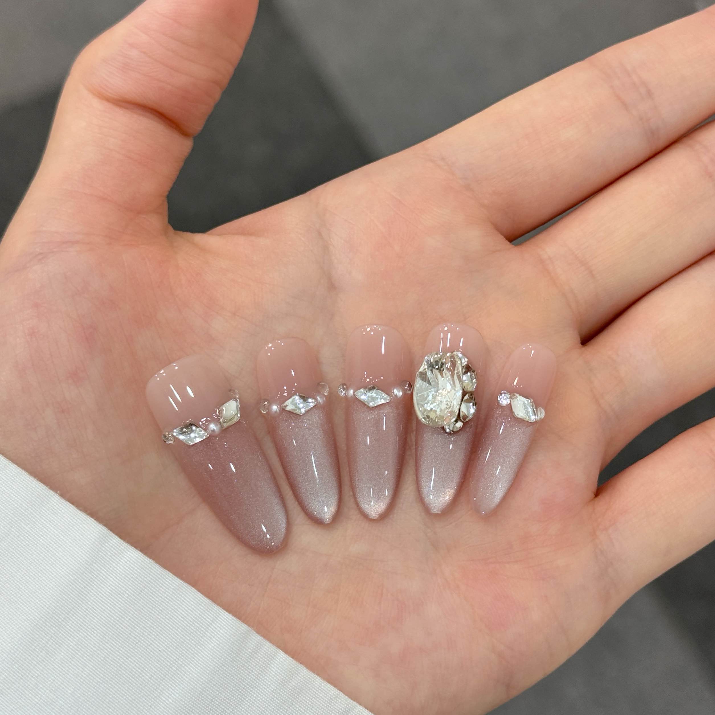 V09纯手工穿戴甲美甲镶钻冰透高级中长款猫眼显白10片装