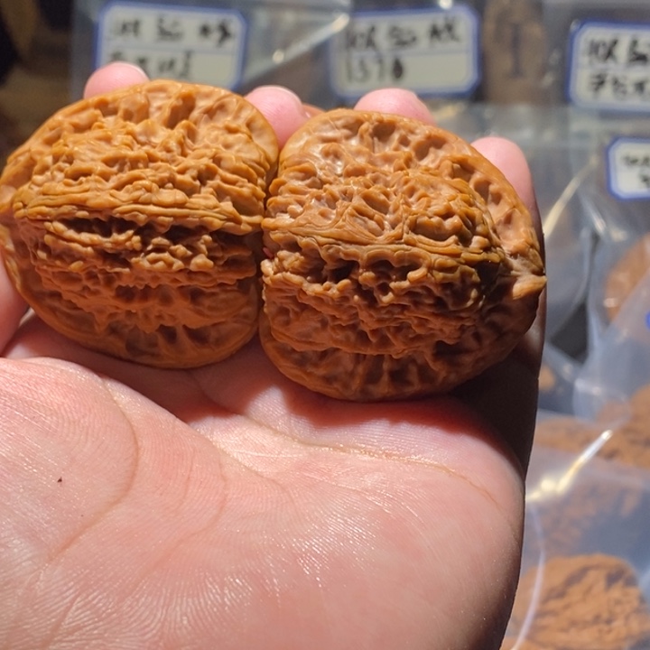 k***k文玩核桃吊坠44全品南疆