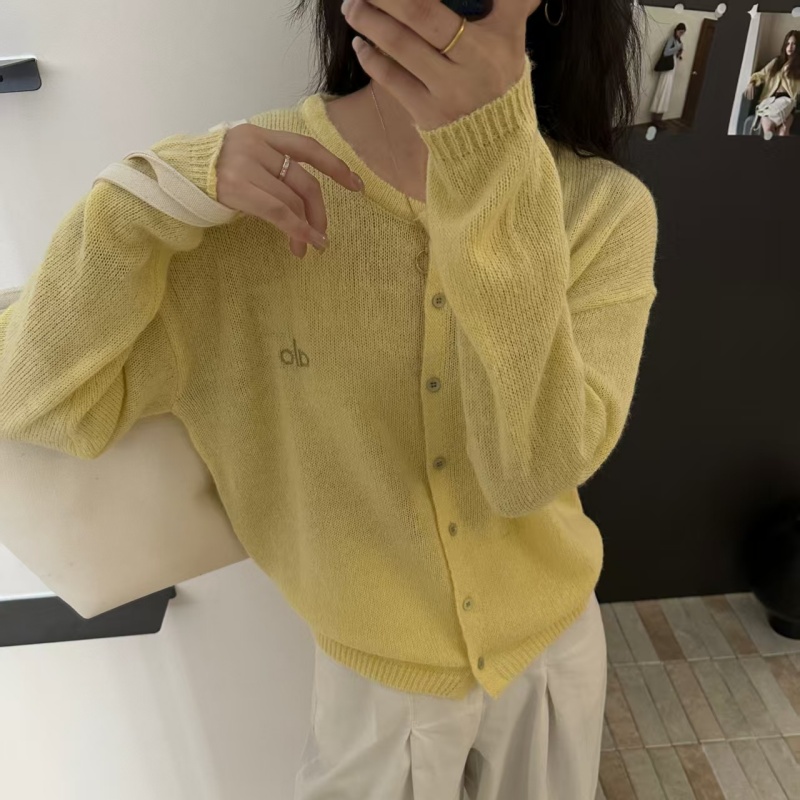圆领刺绣毛针织衫百搭ol时尚开衫女装春秋长袖温柔韩版宽松设计感