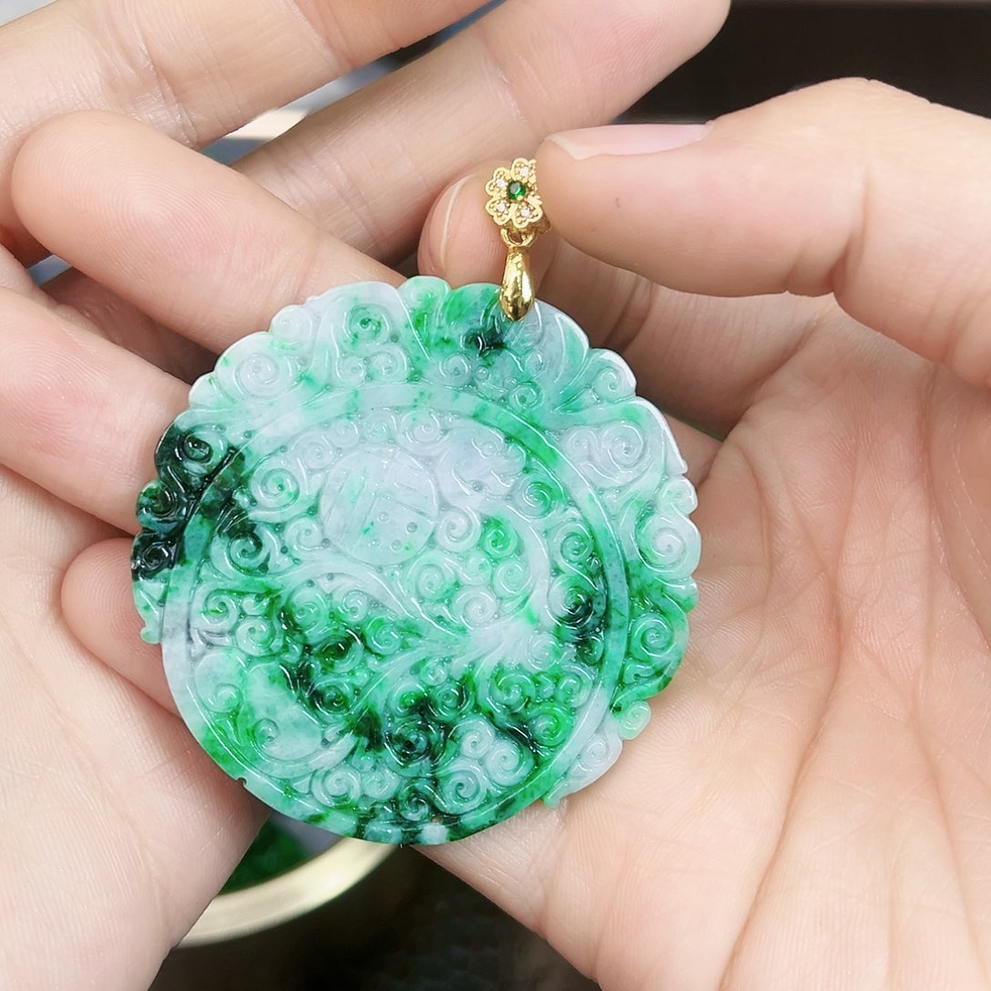 翡翠颈饰未镶嵌吊坠