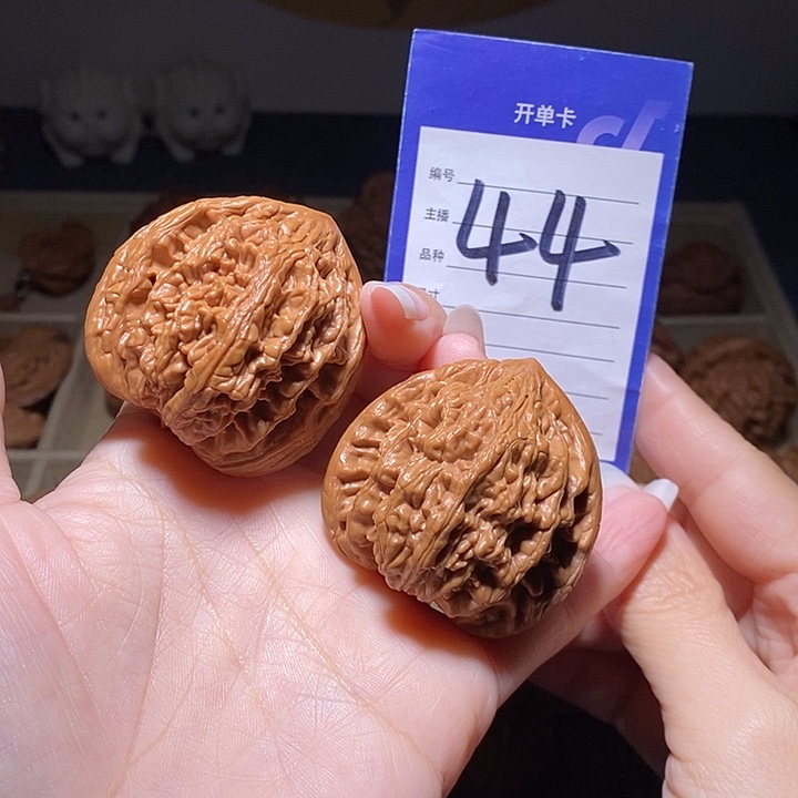 把件文玩核桃虎头王45左右