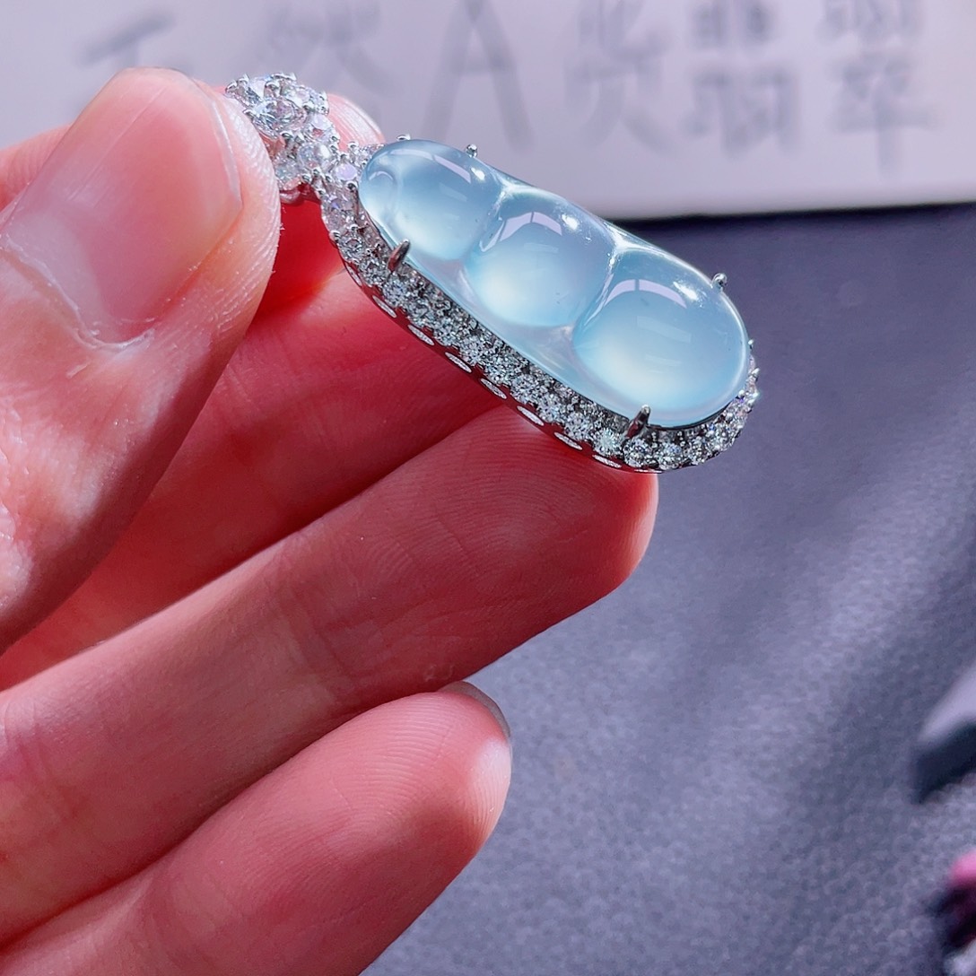 翡翠颈饰未镶嵌888888888