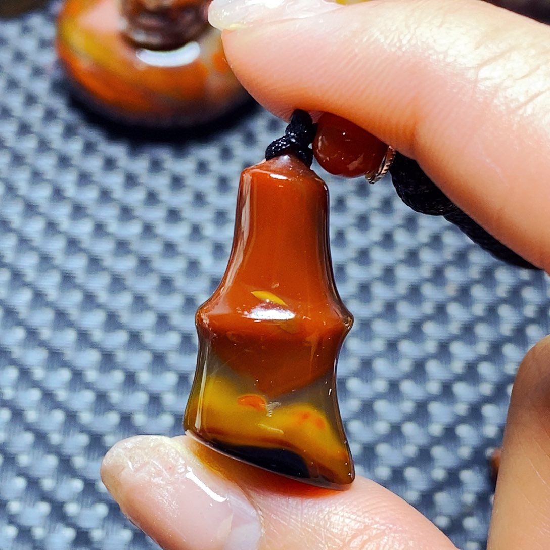 未镶嵌颈饰玛瑙/玉髓倚***眠