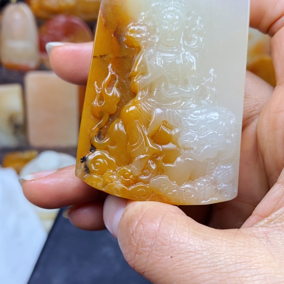 石英质玉（黄龙玉）颈饰未镶嵌