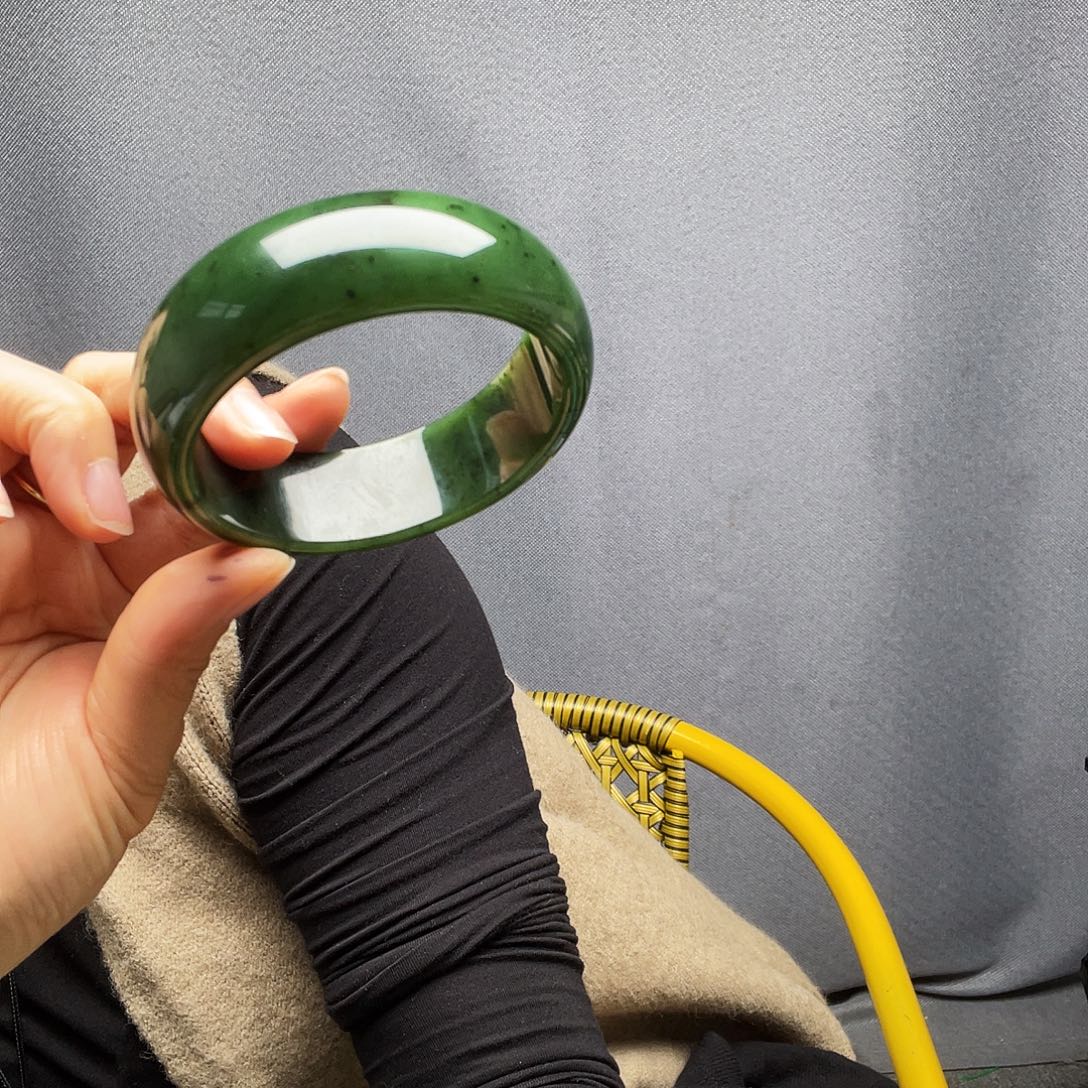 富***生和田玉未镶嵌手镯