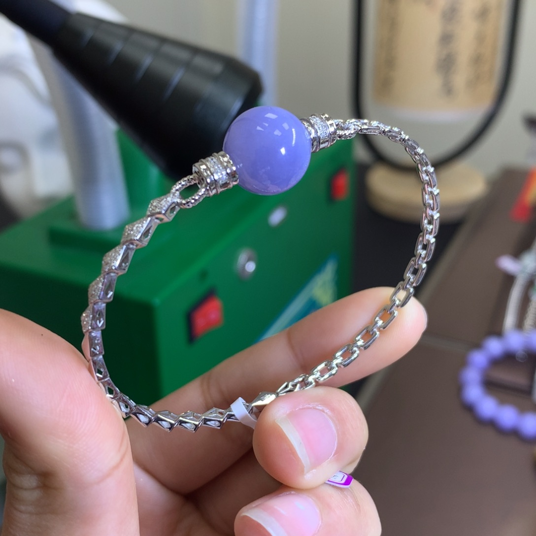 翡翠颈饰18K金镶嵌翡翠