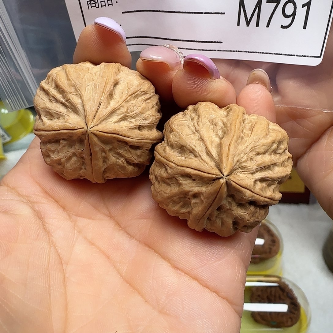 猴头核桃吊坠四棱