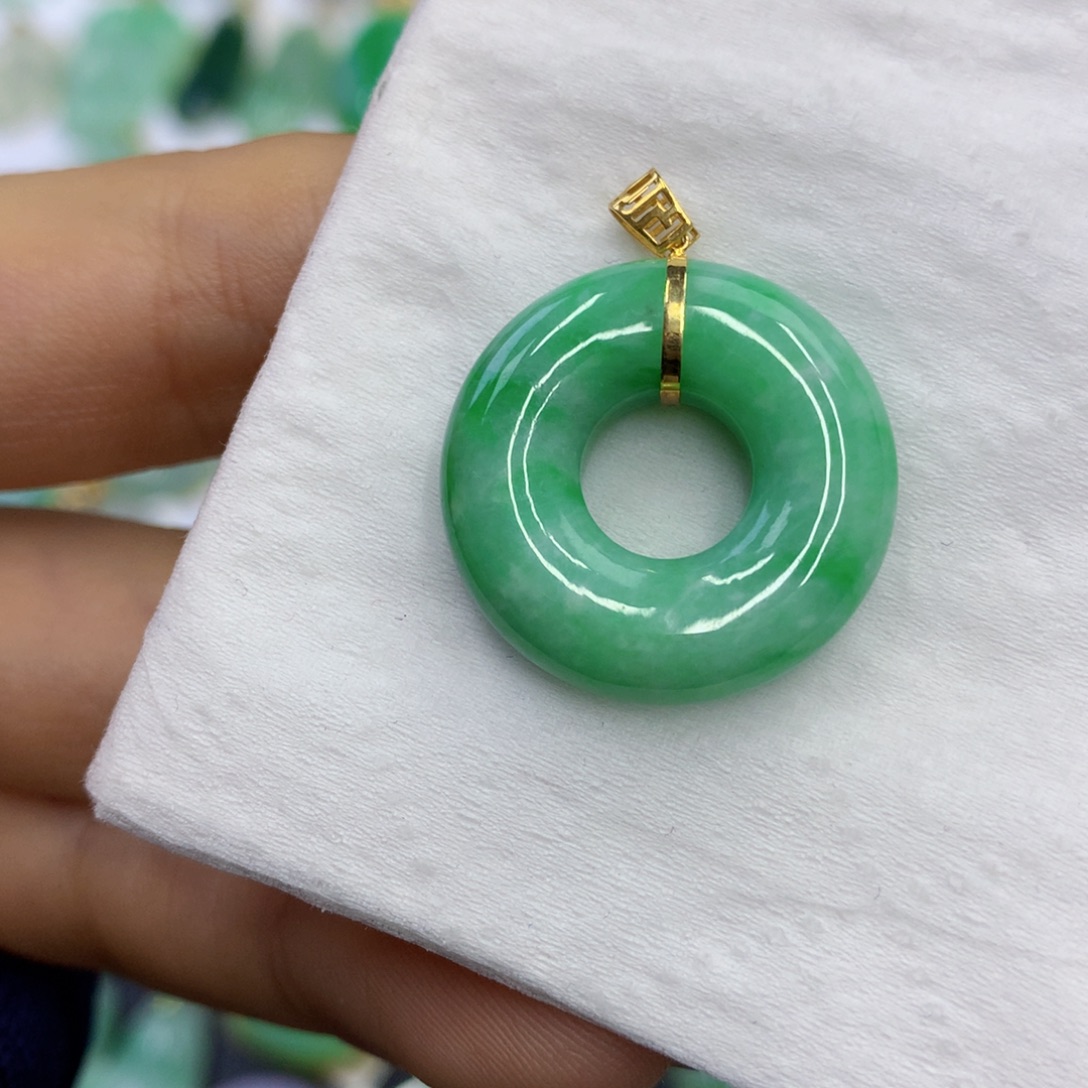 翡翠18K金镶嵌颈饰