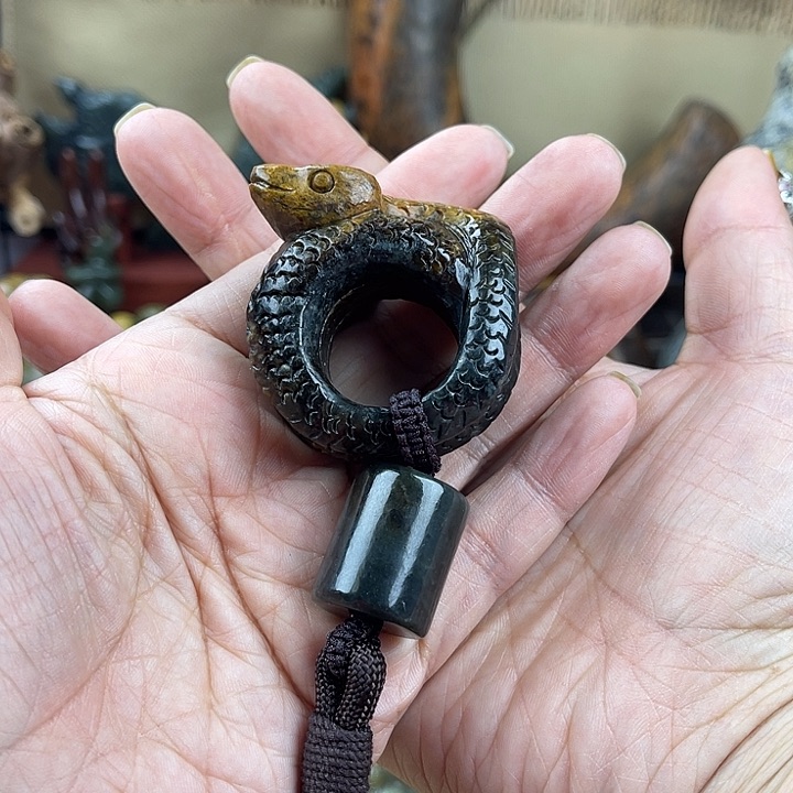 岫岩河磨玉（透闪石质玉）把件未镶嵌