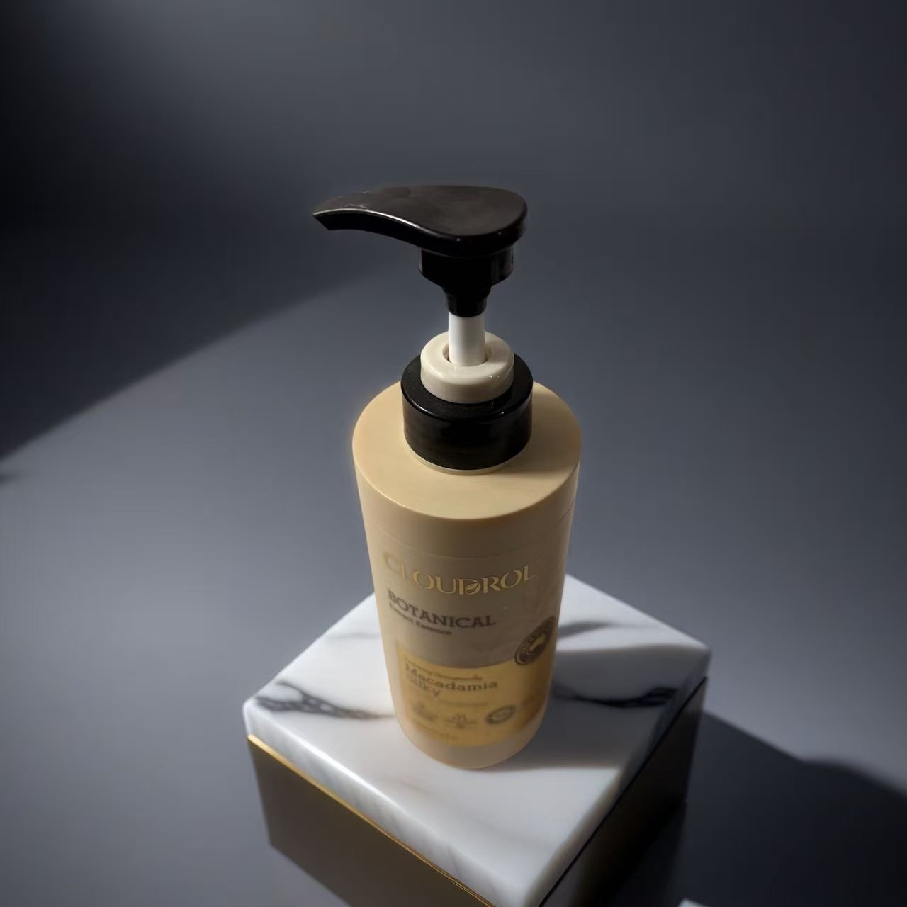 持久留香顺滑坚果油护发乳