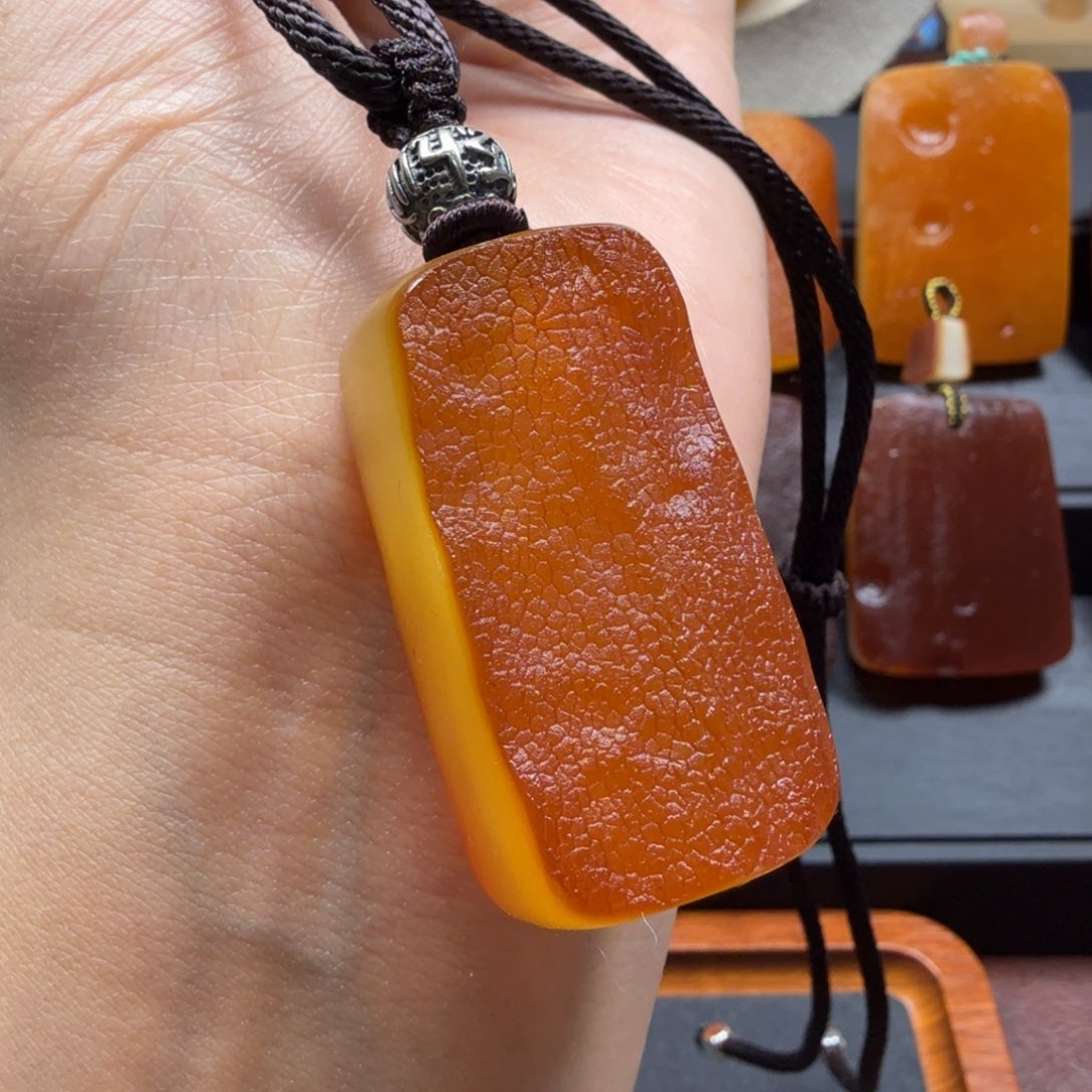 琥珀吊坠(赠链)未镶嵌