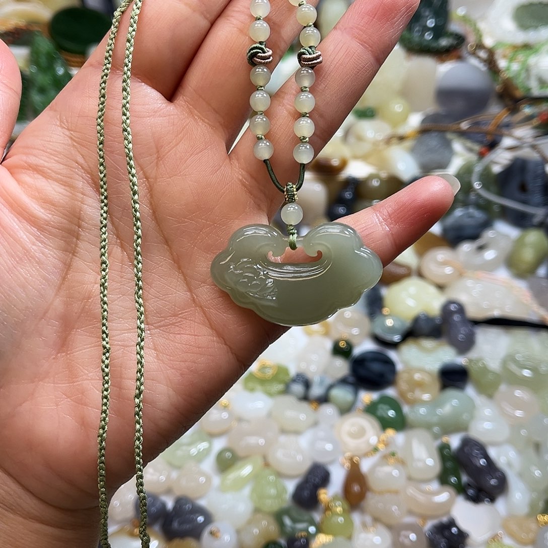 许***娟和田玉未镶嵌吊坠(赠链)