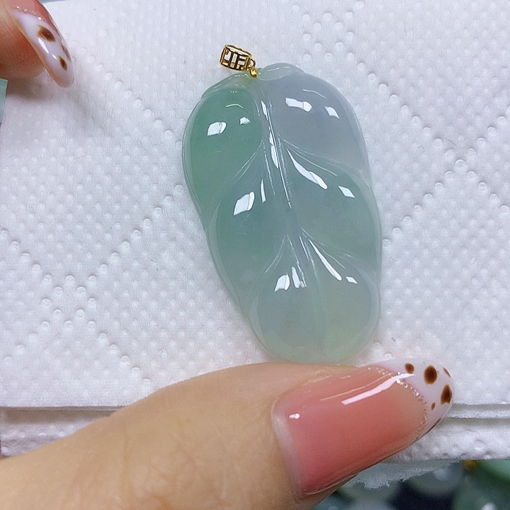 颈饰18K金镶嵌翡翠挂件