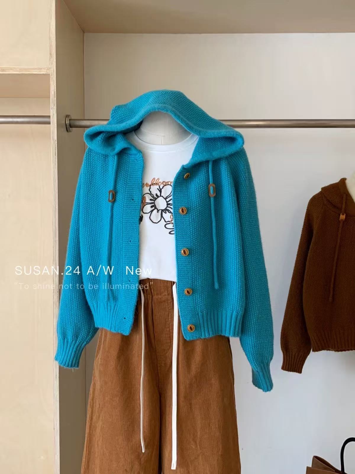 F7-1四色“核桃扣”连帽外套