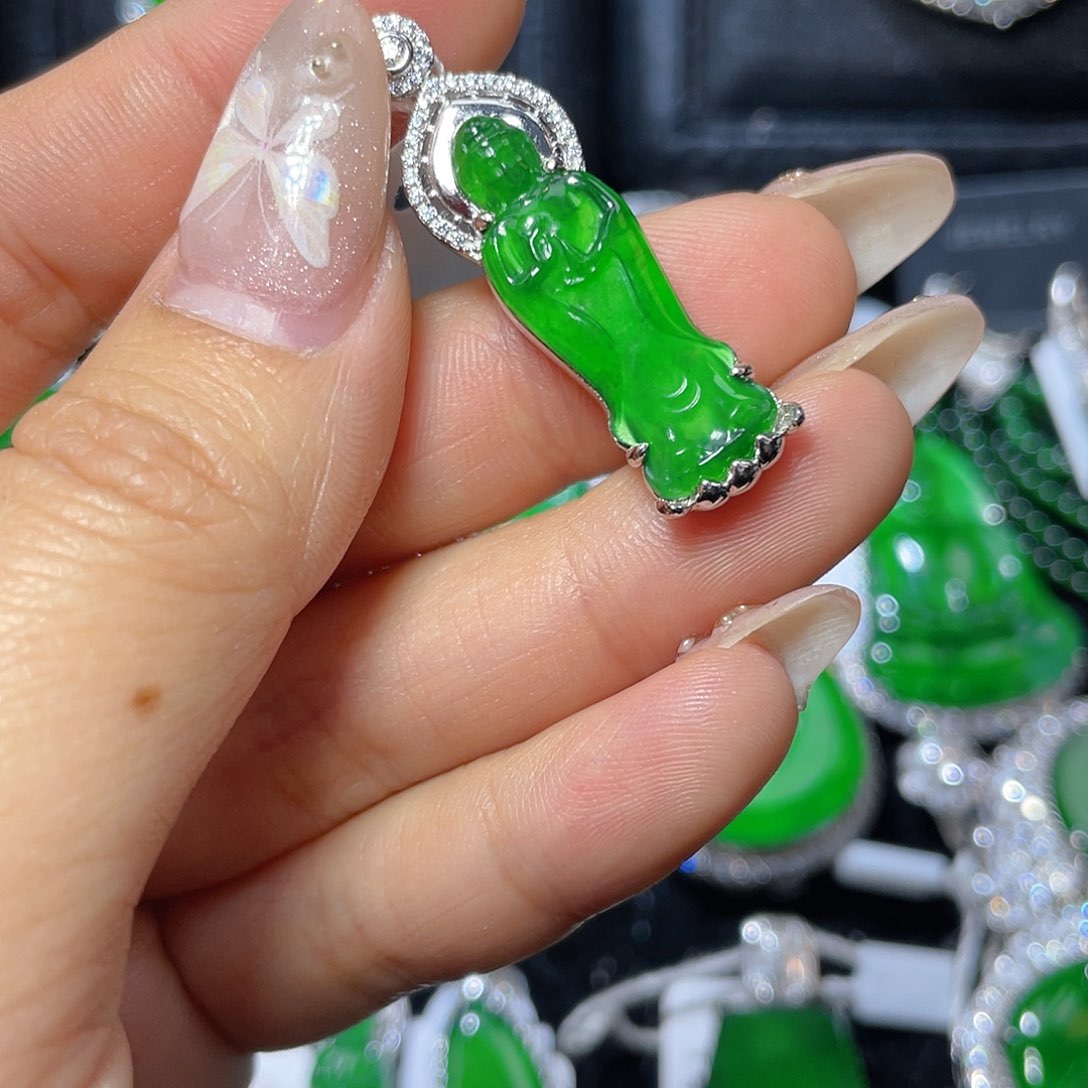 翡翠颈饰银S925镶嵌翡翠