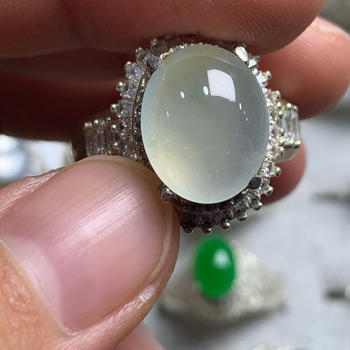 翡翠未镶嵌戒指铜托，卖裸石，需要二次镶嵌