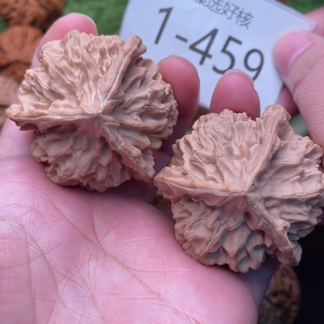 文玩核桃把件正奔三棱46