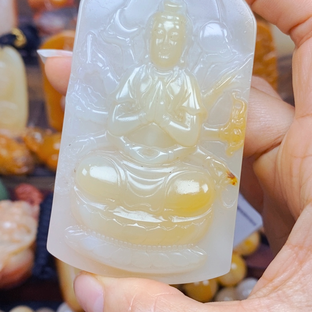 石英质玉（黄龙玉）未镶嵌颈饰