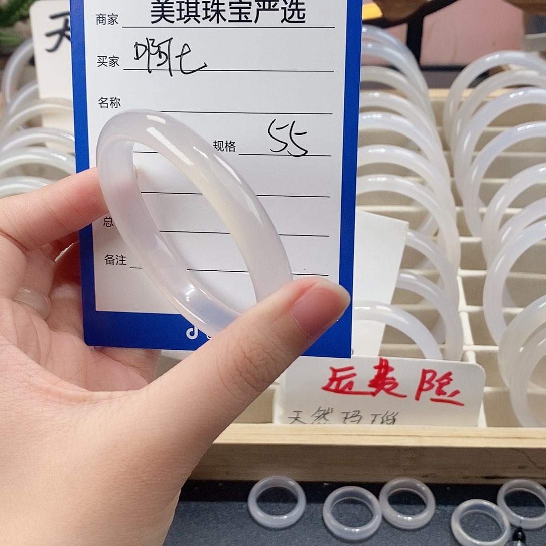 玛瑙/玉髓手镯未镶嵌
