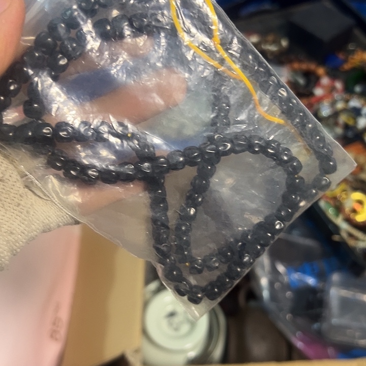 呼***娃琉璃手工艺品日用百货手工艺品