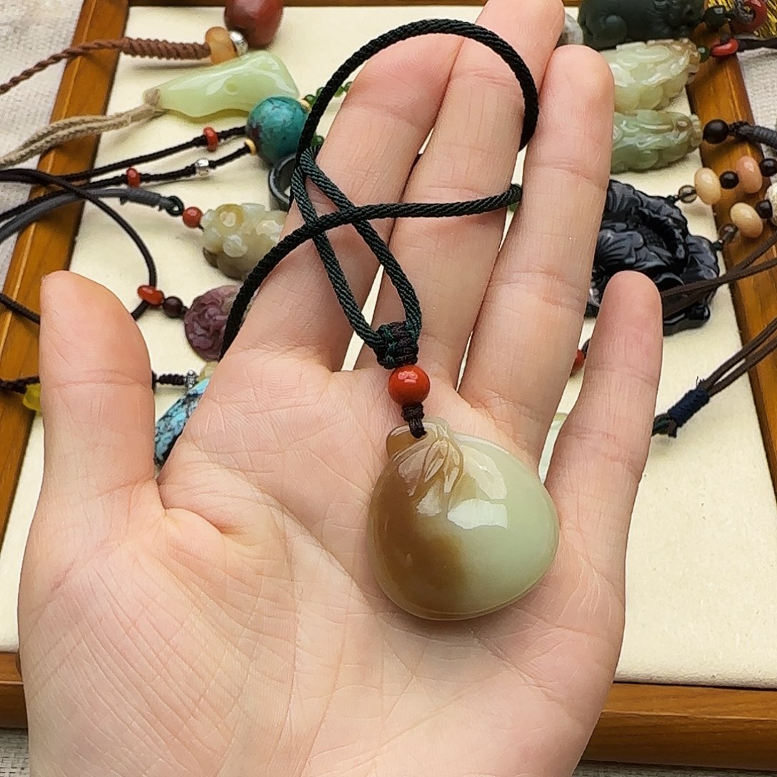 和田玉（糖玉）颈饰未镶嵌杨**意