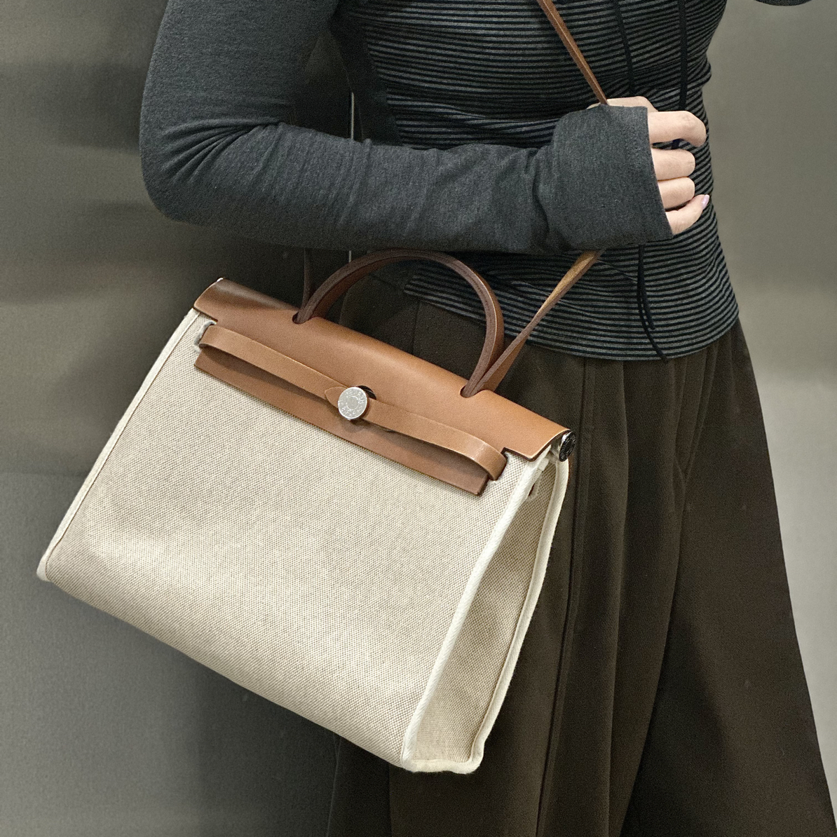95新 Hermes/爱马仕 31尺寸棕米色herbag斜挎包