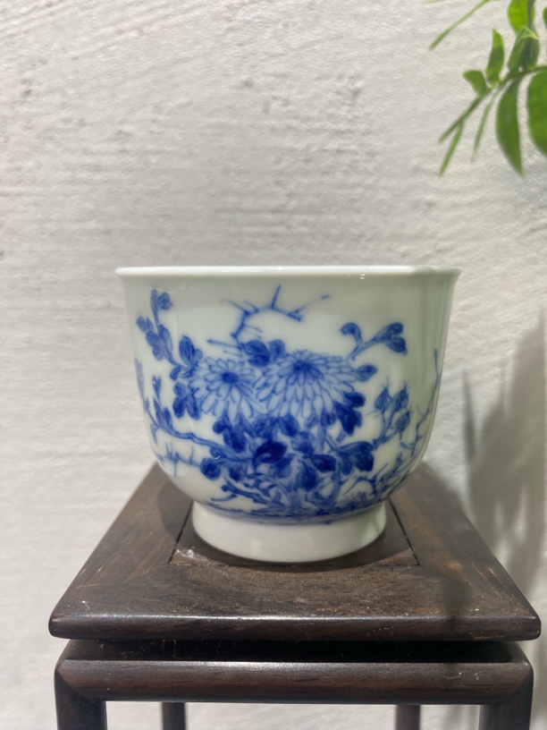 何建华老师青花梅兰竹菊菊花图主人杯