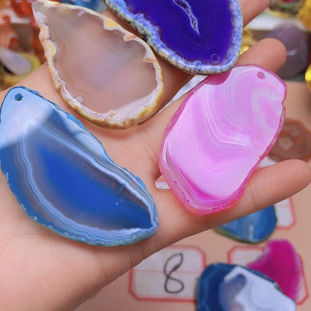 玛瑙/玉髓颈饰未镶嵌月****?