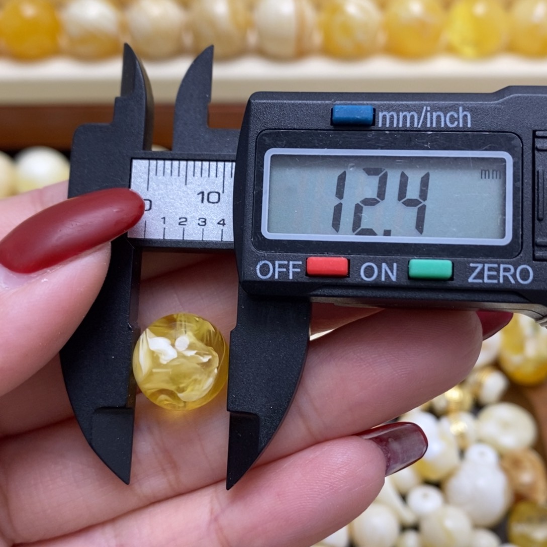 琥珀珠宝奇石未镶嵌