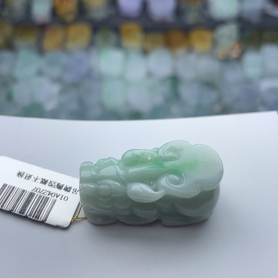 翡翠未镶嵌颈饰貔貅