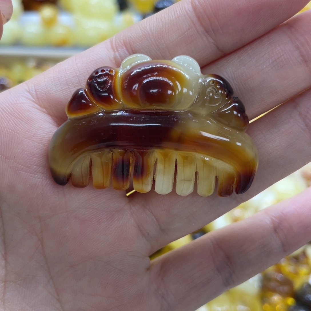 未镶嵌琥珀裸石7.8克梳子