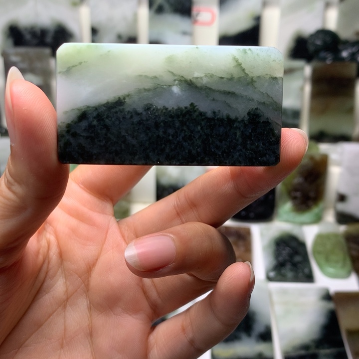 独山玉未镶嵌颈饰