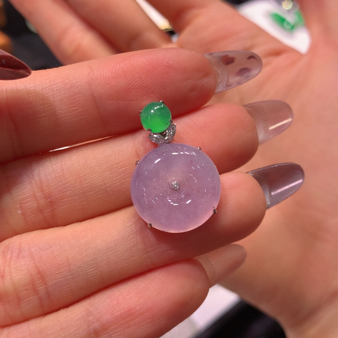 颈饰18K金镶嵌翡翠