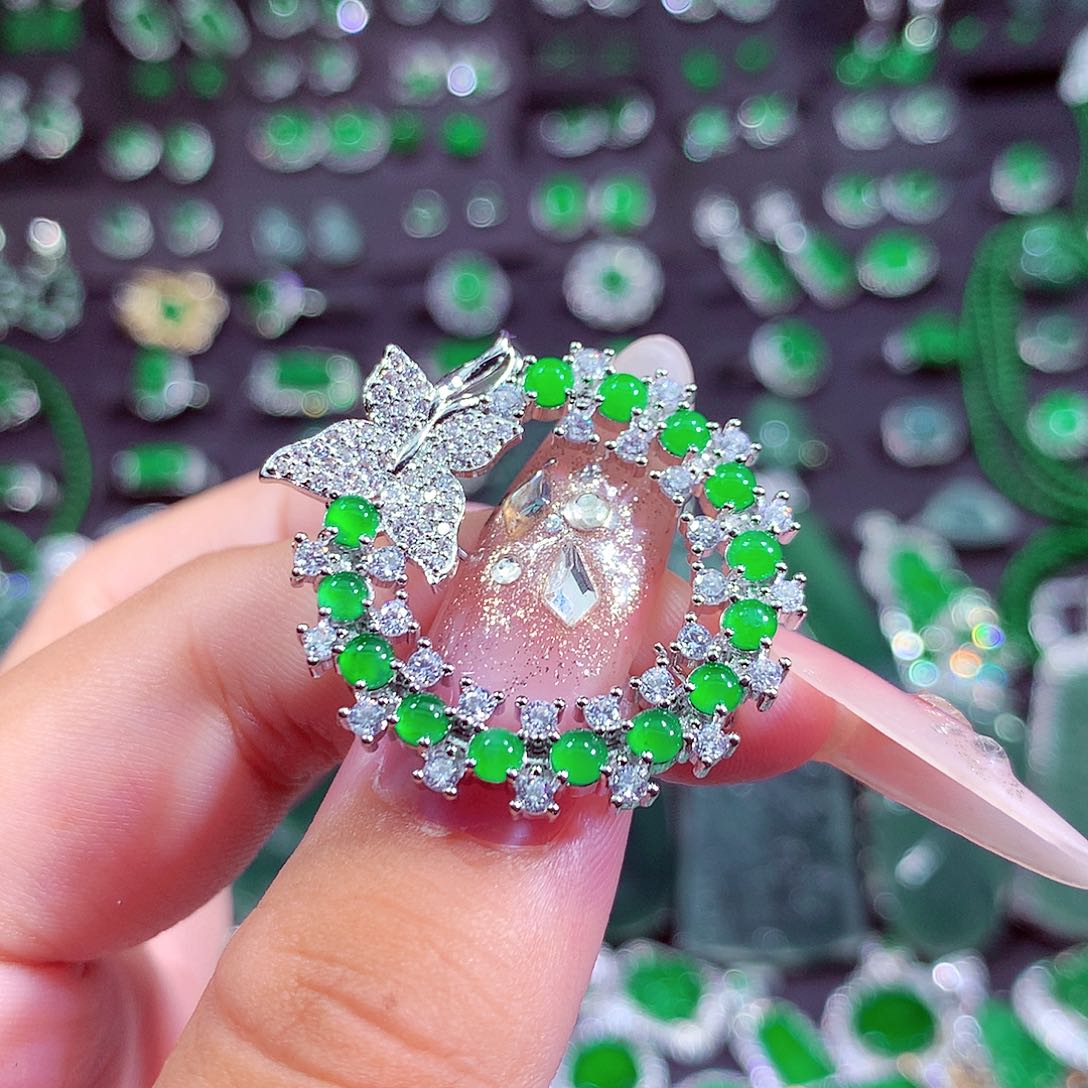 翡翠未镶嵌颈饰挂件