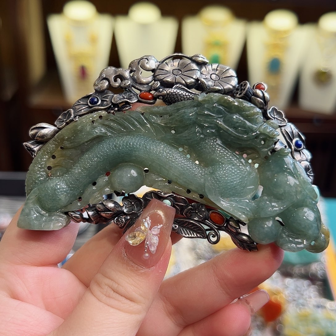 翡翠颈饰未镶嵌古风