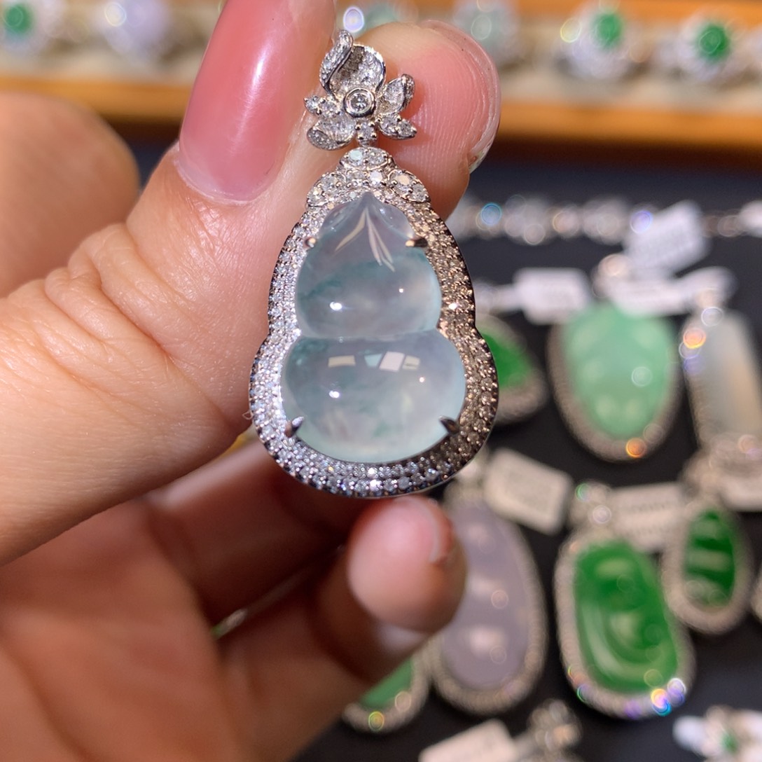 翡翠吊坠(不含链)18K金镶嵌葫芦