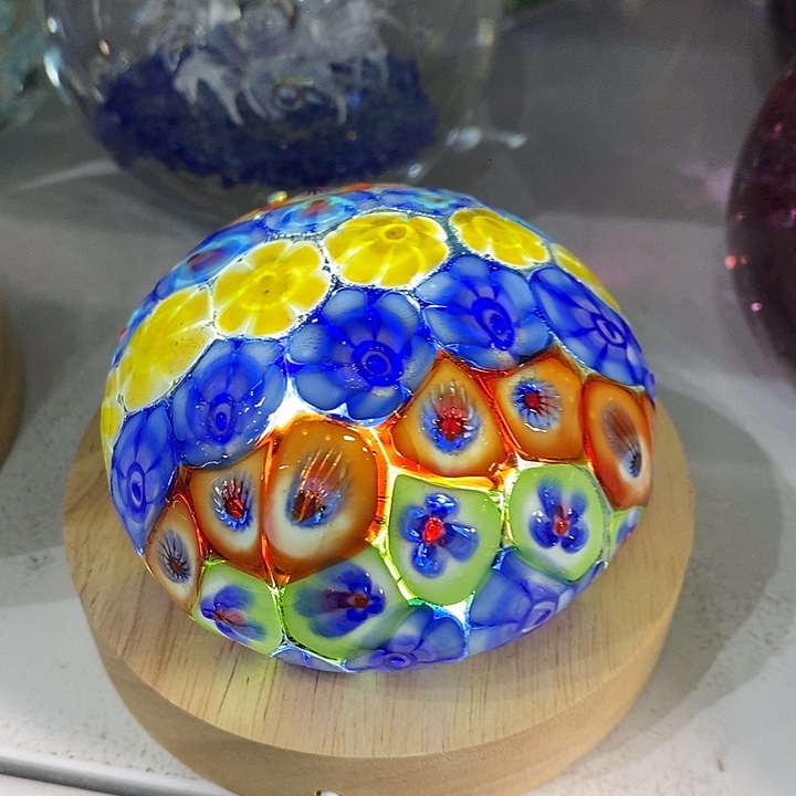 15566226522552555568