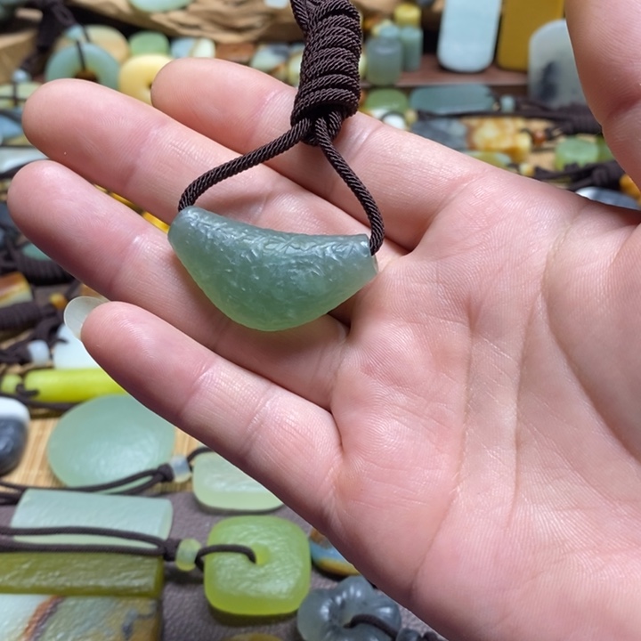 蛇纹石玉未镶嵌挂件