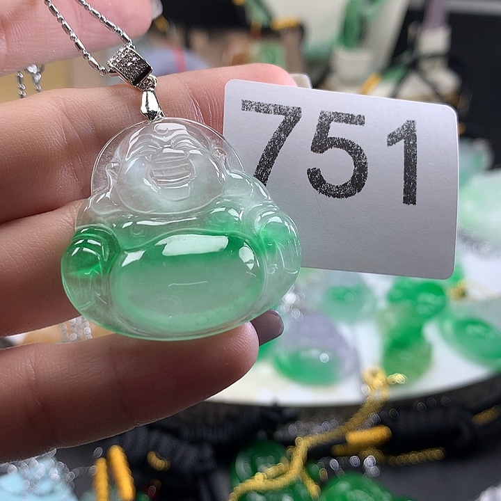 翡翠未镶嵌吊坠(赠链)