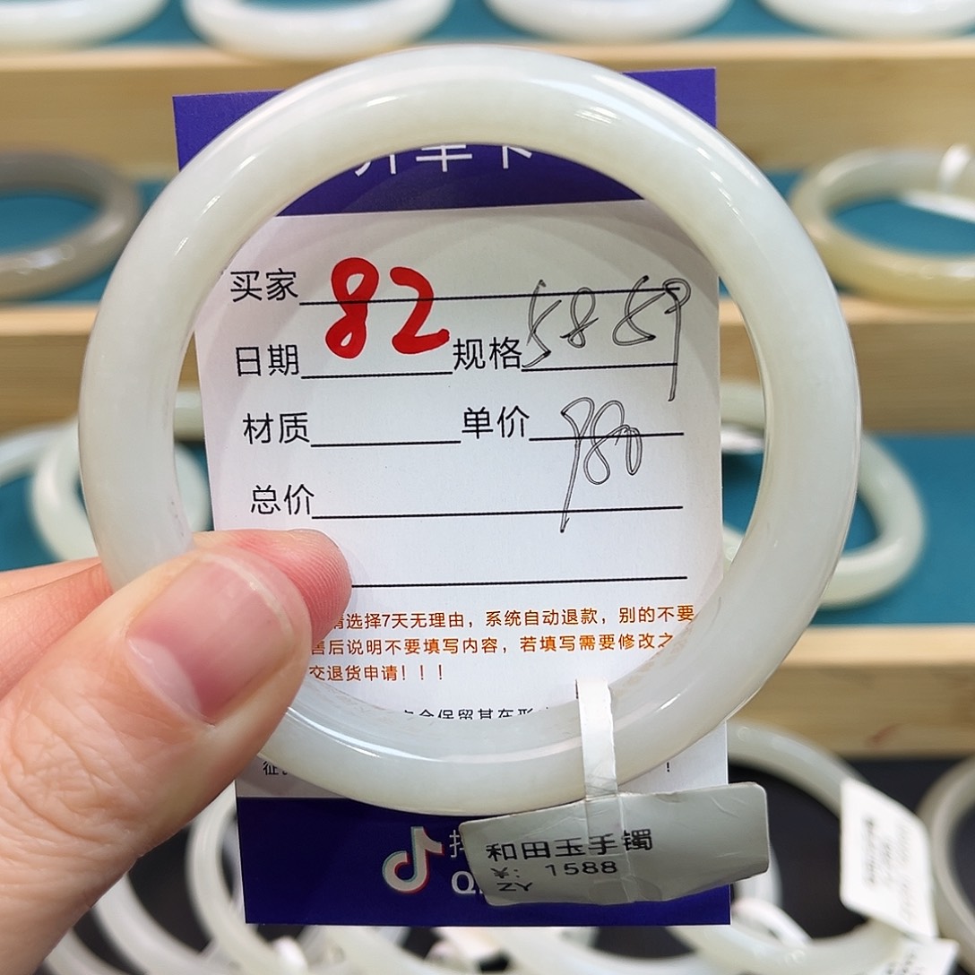 和田玉未镶嵌手镯