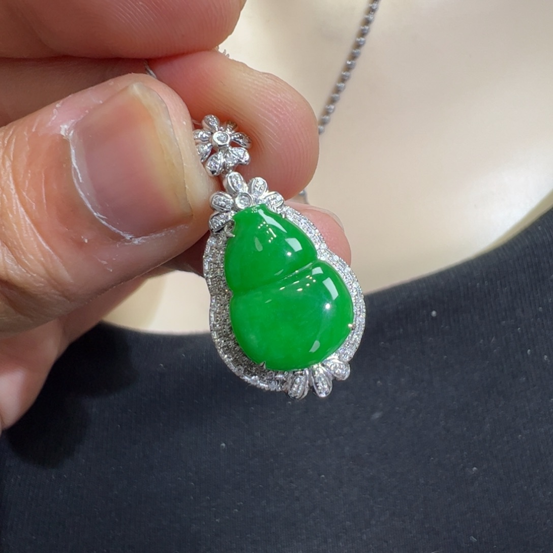 翡翠吊坠(不含链)18K金镶嵌诸*颜