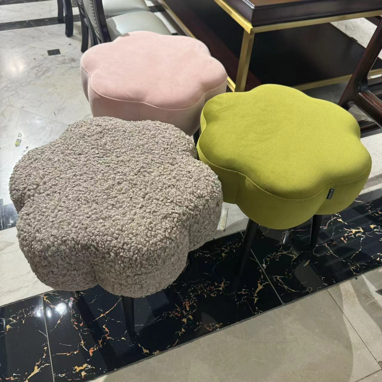 云朵凳绒布凳430*380mm简约创意北欧化妆凳时尚家用