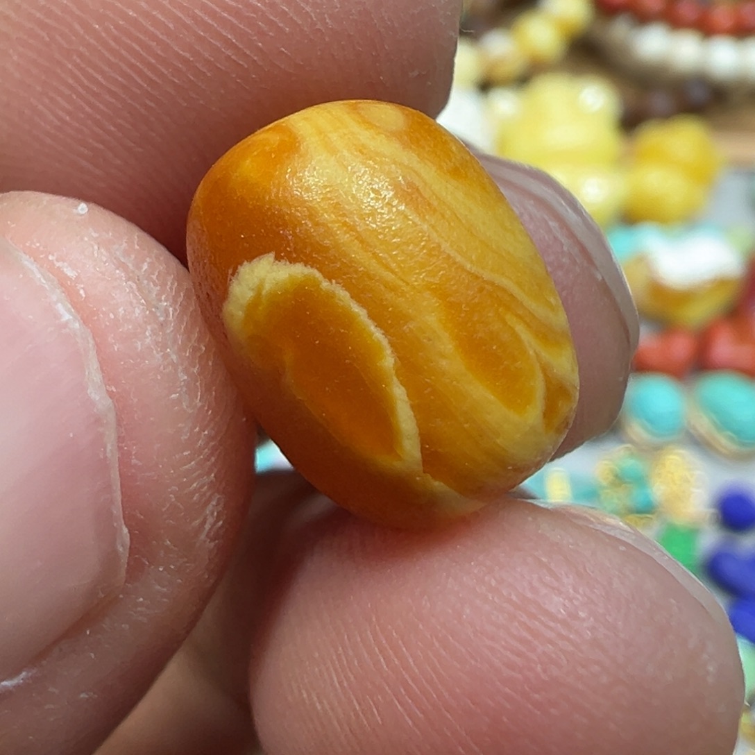 琥珀未镶嵌颈饰枣珠