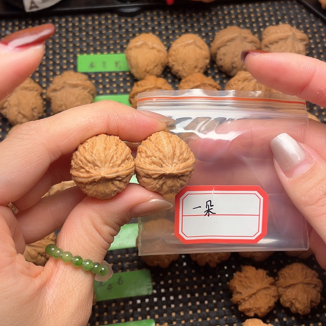 文玩核桃吊坠一****花25尺全品水晶小苹果