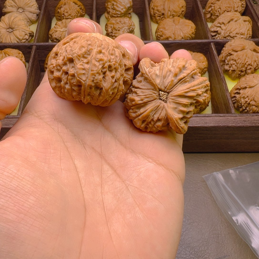 文玩核桃把件血麒麟