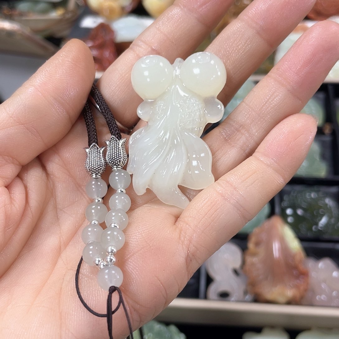 蛇纹石玉颈饰未镶嵌