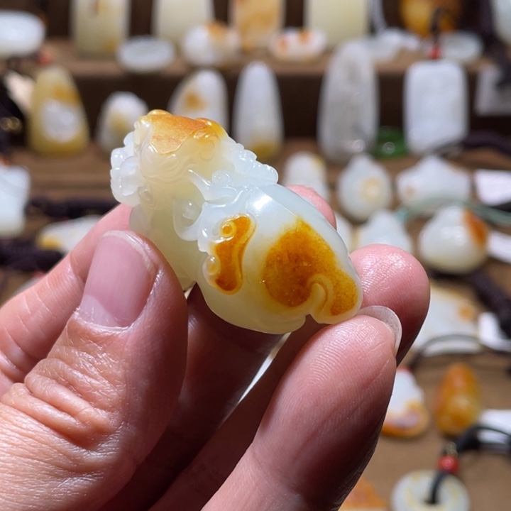 醉***风和田玉未镶嵌颈饰