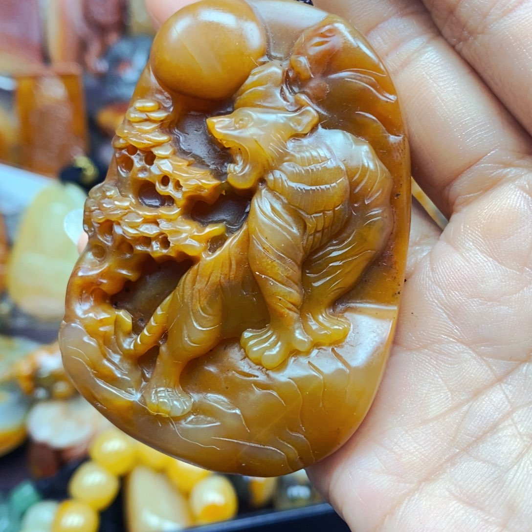 石英质玉未镶嵌颈饰