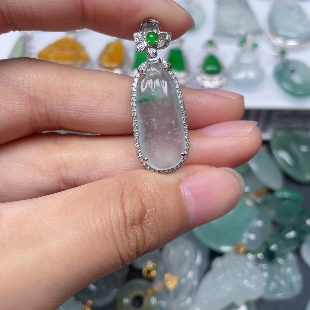 翡翠颈饰18K金镶嵌翡翠